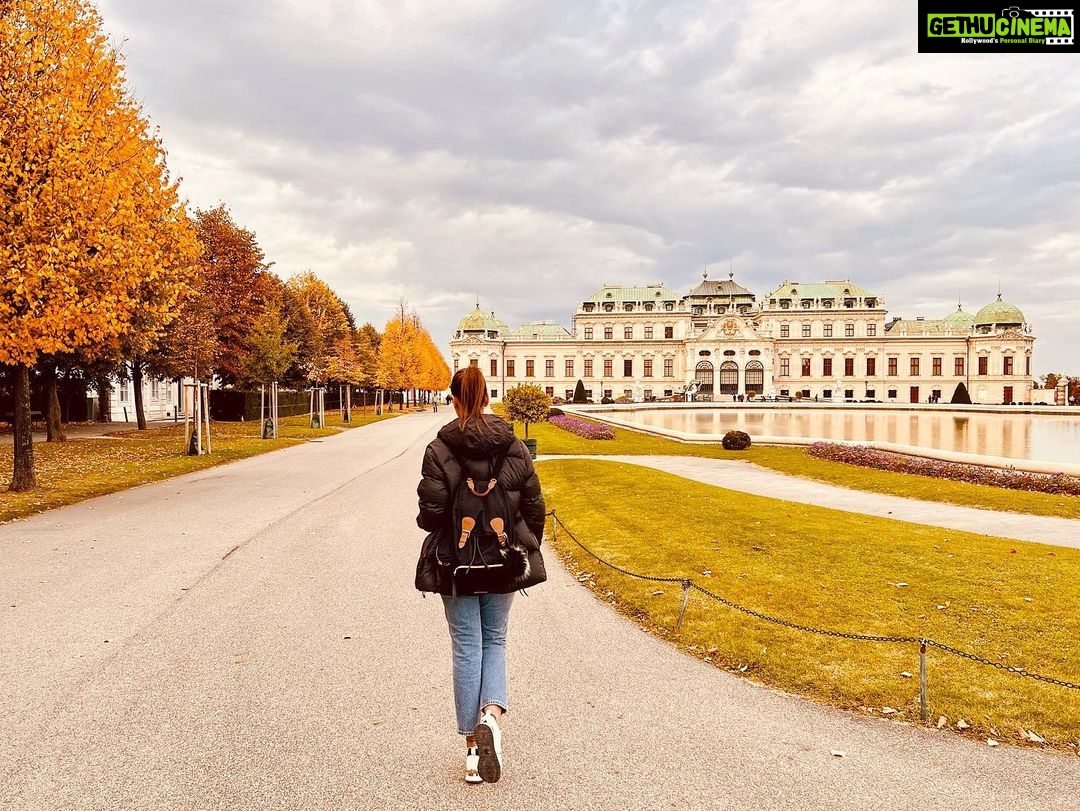 Rukmini Maitra Instagram - ๐
๐งก Belvedere Palace Vienna