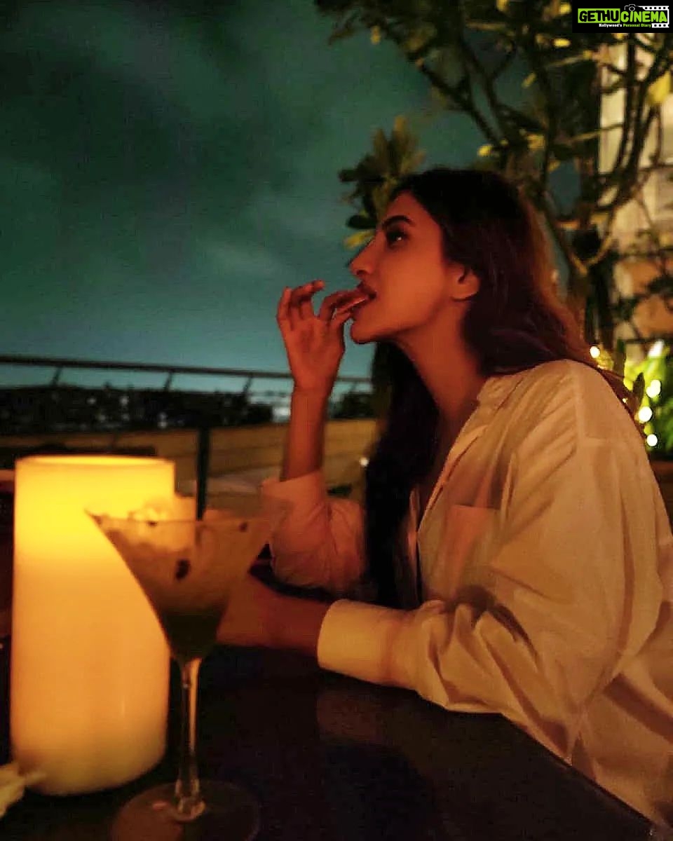 Rukmini Maitra Instagram - Food makes me the happiest girl in the whole wide world! Swipe to see before and after!😁