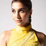 Rukmini Maitra Instagram - " Sun-kissed " Makeup for stunning @rukminimaitra 💛 . . . . #rukstar #sunkissed #DanceDanceJuniorSeason3 #ddj3 #reels #lovemywork Kolkata - The City of Joy