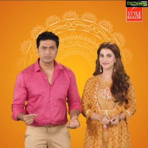 Rukmini Maitra Instagram - পুজো এসে গেলো! পুজো শপিং এর ভিড় জমে উঠেছে চারিদিকে। কি কিনছেন এবার পুজোয়? আমরা তো পুজোর শপিং শুরু করে দিয়েছি।পুজোয় করুন ফাটিয়ে স্টাইল জমিয়ে মজা। @style.baazar @imdevadhikari #stylebaazar #pujorshoppingstyleahopping #utsoberchomok