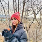 Rukmini Maitra Instagram - Winter is Coming or Leaving?! Thoughts? 🤔❄️❄️❄️