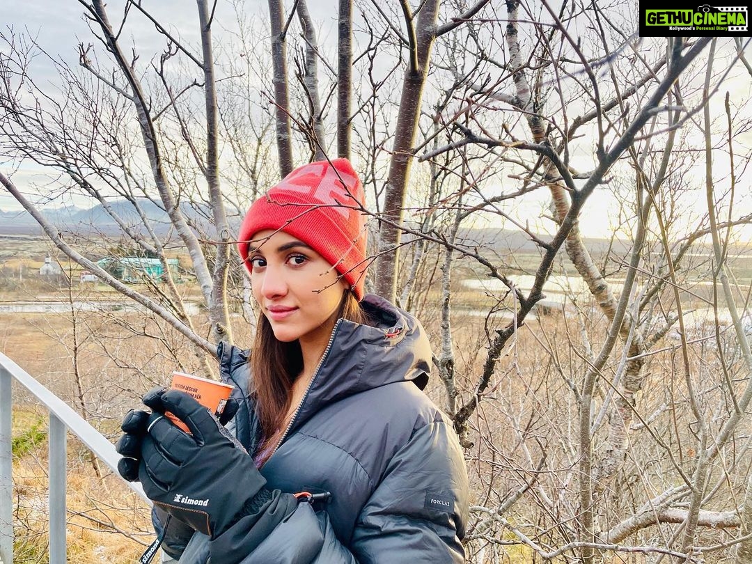 Rukmini Maitra Instagram - Winter is Coming or Leaving?! Thoughts? 🤔❄️❄️❄️