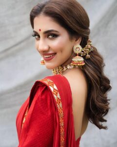 Rukmini Maitra Instagram - পুজো শেষ, কিন্তু কাটেনি পূজার রেশ..❤️

Catch me on #DanceDanceJuniorSeason3 every Saturday & Sunday 9:30pm on @starjalsha

Outfit @nainajainkolkata
Styling @styleographbychikkygoenka 
Makeup @makeupbybithikabenia 
Hair @hairbymousami 
Photography @pixelamalgam