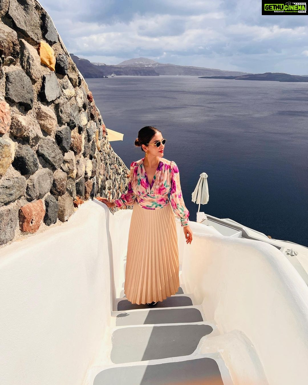 Rukmini Maitra Instagram - Take me away, to a sweet escape..💖 Oía, Santorini, Greece