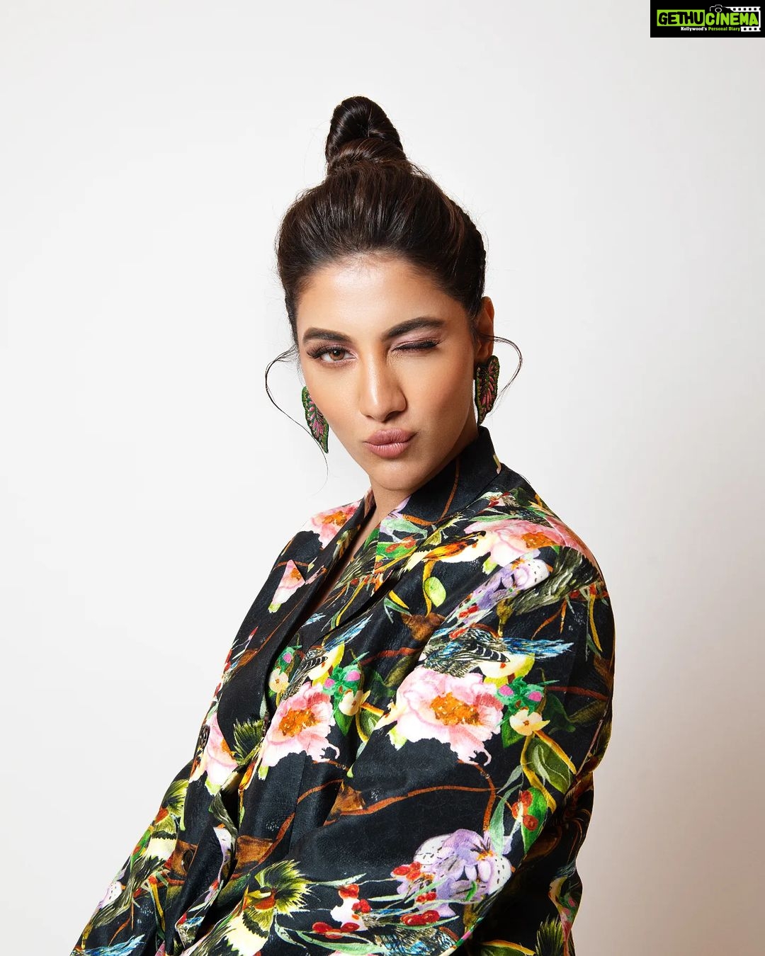 Rukmini Maitra Instagram - BIRTHDAY WEEK now! And ofcourse my Cancerian Heart CANNOT Keep Calm!🙅🏻♀️😘😁🤩🥳