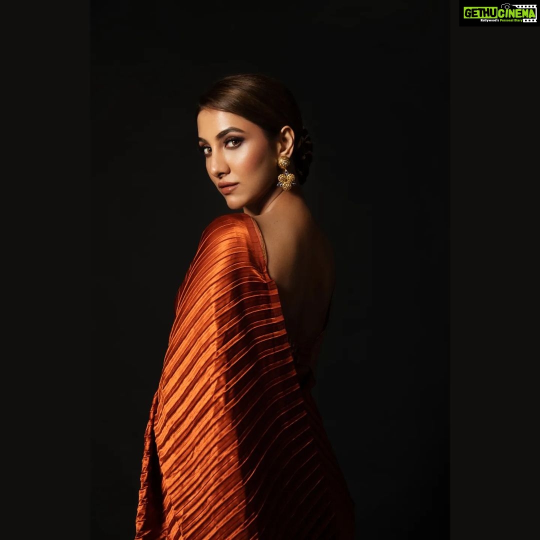 Rukmini Maitra Instagram - 🧡🧡🧡 See you tonight at 9:30pm only on @starjalsha #DanceDanceJuniorSeason3 #DDJSeason3 Outfit @rishiandvibhuti Stylist @styleographbychikkygoenka Hair @hairbymousami Makeup @makeupbybithikabenia Photography @pixelamalgam