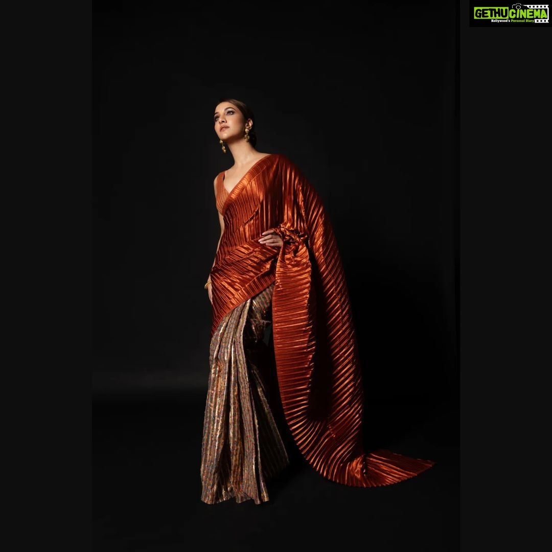 Rukmini Maitra Instagram - 🧡🧡🧡 See you tonight at 9:30pm only on @starjalsha #DanceDanceJuniorSeason3 #DDJSeason3 Outfit @rishiandvibhuti Stylist @styleographbychikkygoenka Hair @hairbymousami Makeup @makeupbybithikabenia Photography @pixelamalgam