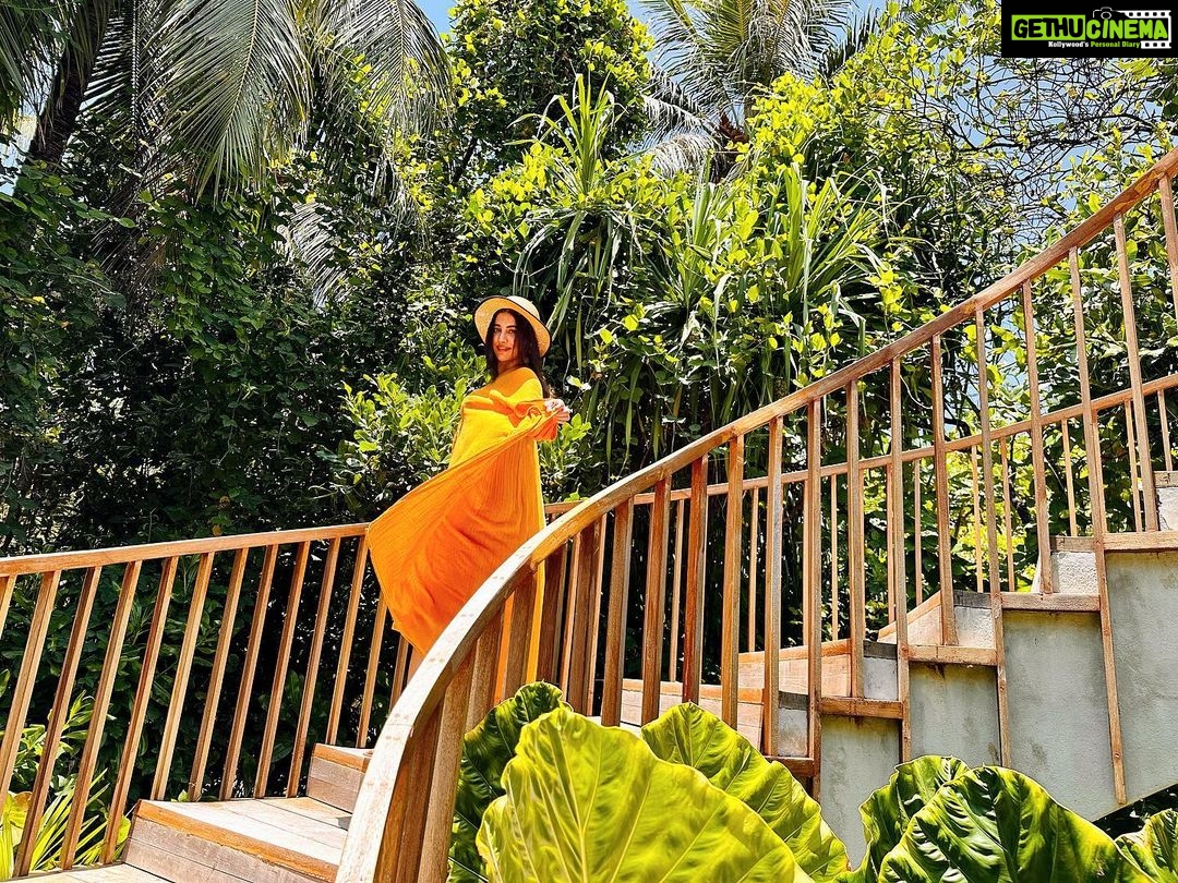 Rukmini Maitra Instagram - Alice in Her Tropical Wonderland!🥭🌞🏝️🐬
