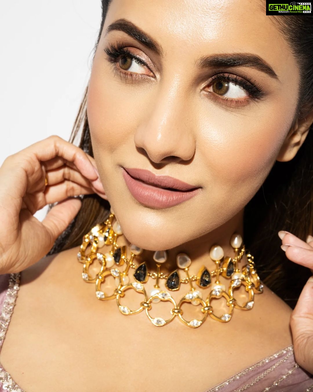 Rukmini Maitra Instagram - New Year Fashion Tip : Grace Never Goes out of Fashion!🌸 Try it! Outfit @charuandvasundhara Styling @styleographbychikkygoenka Makeup & Hair @makeupartist_prasenjit Photography @pixelamalgam