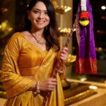 Rupali Bhosale Instagram - #GudiPadwa2023: Marathi celebrities share glimpses of their #GudiPadwa celebration! @rupalibhosle #amrutakhanvilkar @amrutakhanvilkar @ridhimapandit @priyamarathe @gaurikulkarni23 @nehhapendse @suyashtlk @oakprasad @manjiri_oak