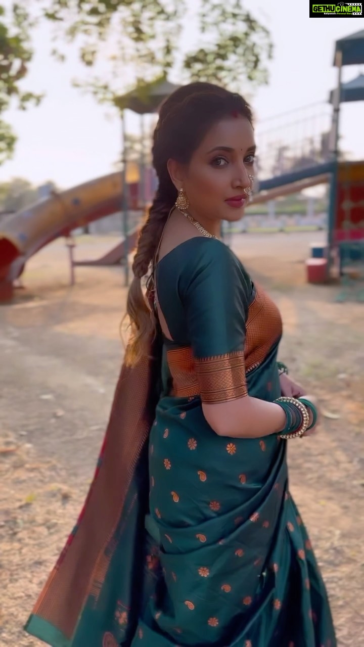 Rupali Bhosale Instagram - ❤️ LOVE FOR SAREE CONTINUES ❤️ Saree by @gauri.ethnic Makeup by @mhatresameer60 Hair and video by @ruksar__99 Nath by @samarth_creation_2022 Assistant @raju_chiluka31 . . . . . . . #GoldenHour #Collaboration #RupaliXGauriEthnic #SareeLove #LifeIsBeautiful #Saree #Traditional #GratitudeAttitude #TeamWork #ThursdayVibes #VideoShoot #InstaReels #FeelItReelIt #Fashion #Ootd to #OotdFashion #RupaliBhosle #RockingRupali #RupaliWinningHearts #KeepLoving #AaiKutheKayKarte #Sanjana🧿