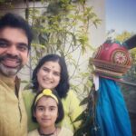 Rupali Bhosale Instagram - #GudiPadwa2023: Marathi celebrities share glimpses of their #GudiPadwa celebration! @rupalibhosle #amrutakhanvilkar @amrutakhanvilkar @ridhimapandit @priyamarathe @gaurikulkarni23 @nehhapendse @suyashtlk @oakprasad @manjiri_oak