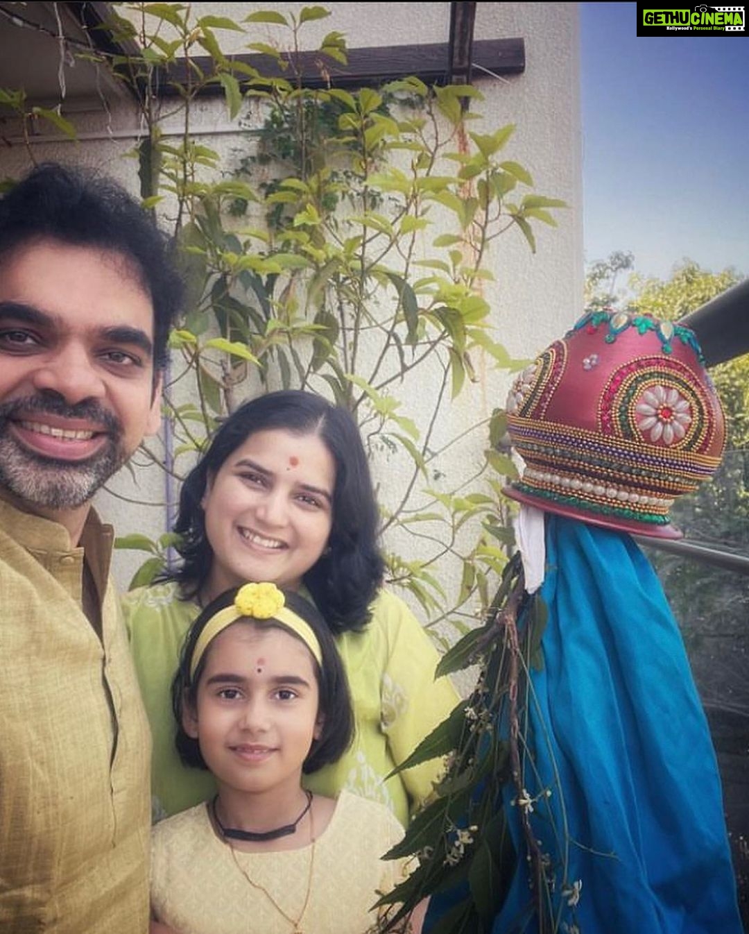 Rupali Bhosale Instagram - #GudiPadwa2023: Marathi celebrities share glimpses of their #GudiPadwa celebration! @rupalibhosle #amrutakhanvilkar @amrutakhanvilkar @ridhimapandit @priyamarathe @gaurikulkarni23 @nehhapendse @suyashtlk @oakprasad @manjiri_oak