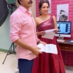 Rupali Bhosale Instagram – संजनाच्या काम करण्यावरून अनिरुद्धची होतेय चिडचिड… 
‘आई कुठे काय करते !’ महाएपिसोड 
रविवार ३० एप्रिल दु. १:०० आणि रा. ८:०० वा. Star प्रवाहवर. 

BEHIND THE SCENES 

Asa zala sanjana cha photoshoot shoot. Art Department Setting Department ch kharach khoop kautuk Shri, Nivruti, Mayur 👏🏻👏🏻👏🏻 Direction Department @subodhbare @tusharvichare Hardik, Puja, DOP @mohitjadhavv Costume @mangesh_adhikari9 Hair department @ruksar__99 Suman Makeup Department @jayesh_makeup_artist.03  Deepak, @prakash_makeup_artist 
Hya saglyanche sudha khoop kautuk 👏🏻👏🏻👏🏻 TEAM WORK 👏🏻👏🏻👏🏻

Creative head @vartak.namita ❤️❤️ Dialogue Writer @mugdhagodbole.ranade ❤️❤️ 
hya jitka jeev otun lihitat titakach jeev otun amhi kalakar kaam karto. 

@milindgawali @star_pravah @directorskutproduction
.
.
.
.
.
.
#AaiKutheKayKarte #StarPravah 
#LifeIsBeautiful #FeelLife #InstaVideo #InstaReels #SundayVibes #SundayMood #MilindGawali #Rupalibhosle #AnirudhSanjana #SanjAni