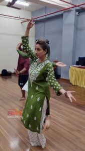 Rupali Bhosale Instagram - ‘प्रवाह परिवार पुरस्कार’ सोहळ्यात संजना आणि पल्लवी करणार ‘या’ गाण्यावर परफॉर्म #PravahParivaar2023 #परिवारपुरस्कार२०२३ #StarPravah #Rupalibhosale #Poojabirari #Lokmat #Lokmatfilmty