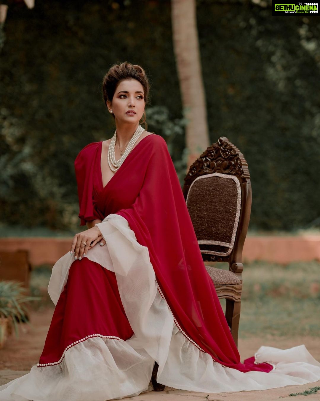 Rupali Bhosale Instagram - "I don't want easy. Easy doesn't make you grow. Easy doesn't make you think." ~ Madonna ~ Makeup by @mhatresameer60 Hair by @ruksar__99 Outfit by @the_rightknot Styling by @_pranitapari Jewellery by @maniyukta @pvcollection_6100 Clicked by @gauravk6677 Special Thanks to #Shrinivas ❤️ . . . . . #LifeIsBeautiful #FeelLife #PhotoShoot #InstaPic #Ootd #ThursdayVibes #ThursdayMood #Rupalibhosle #InstaPic #RockingRupali #RupaliWinningHearts #KeepLoving #AaiKutheKayKarte #Sanjana 🧿