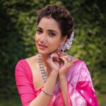 Rupali Bhosale Instagram - 💕💕💕 Hair by @ruksar__99 Clicked by @miss_canon_21 Makeup by 🙋🏻‍♀️ . . . . . #LifeIsBeautiful #FeelLife #Rumi #PhotoShoot #Saree #Sareelove #WednesdayVibes #WednesdayMood #Rupalibhosle #InstaPic #RockingRupali #RupaliWinningHearts #KeepLoving #AaiKutheKayKarte #Sanjana 🧿