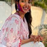 Rupali Bhosale Instagram - 'स्टार प्रवाह' वरील 'आई कुठे काय करते' मालिकेतील कलाकारांनी साजरी केली होळी... पाहा त्यातलेच काही खास क्षण.... @rupalibhosle @milindgawali @gaurikulkarni23 @star_pravah #aaikuthekaykarte #rupalibhosle #milindgawali #gaurikulkarni #StarPravah #pravahparivaar #holi #rangpanchami #festival #fetivalofcolours #rang #marathiserial #entertainment #KalakrutiMedia #bhfyp