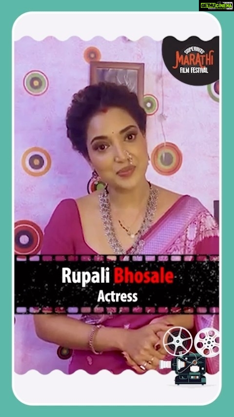 Rupali Bhosale Instagram - रुपाली भोसले :- देशमुखांसोबत ऑन स्क्रीन भांडणारी संजना, ऑफस्क्रीन सेटवर काय धमाल करते ? थेट सेटवर येऊनच अनुभवा... रेड एफ एम मराठी फिल्म फेस्टिवलमुळे , लकी फॅन्सना मिळणार थेट सुपरहिट मराठी सिरीयल “आई कुठं काय करते?”च्या सेटवर जाऊन स्टार्ससोबत गप्पा मारण्याची आणि शूटिंग पाहण्याची संधी ... सोबत तुमच्या जाण्यायेण्याचा, खाण्यापिण्याचा सर्व खर्च करेल रेड एफ एम, तर मग वाट कसली पाहताय ? भेटायचंय ना अरुंधती , अनिरुद्ध आणि संजनाला ? तर आताच व्हाट्सअँप करा तुमचं नाव 8975 935 935 वर,... तर मग काय म्हणतेय संजना उर्फ रुपाली भोसले ? @rupalibhosle नक्की पाहा... #aaikuthkaaykarte @ujjivanbank @redfm.marathi @magicfmmumbai @redfmindia @marathifilmfestival #marathifilmfestival #SuperhirsMarathiFilmFestival #CharchaTarHonar #marathimovies #marathicinema #mff