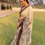 Rupali Bhosale Instagram - Kalam Ki Kalakari - A collection of Pen Kalamkari sarees in hues of off white & black colour. The Srikalahasti style of Kalamkari, where the “kalam” or pen is used for freehand drawing of the subject and filling in the colors, is entirely hand worked. Chenoori Silk saree is accentuated with Kalamkari hand Painted, peacocks, paisley-floral, and pallu is enhanced with peacocks.  100% handmade with love in Indian villages. Makeup by @mhatresameer60 Hair & video by @ruksar__99 Assistant @raju_chiluka31 . . . . . . . #GoldenHour #Collaboration #RupaliXTantuparv #SareeLove #LifeIsBeautiful #Saree #Traditional #GratitudeAttitude #TeamWork #MondayVibes #VideoShoot #InstaReels #FeelItReelIt #Fashion #Ootd to #OotdFashion #RupaliBhosle #RockingRupali #RupaliWinningHearts #KeepLoving #AaiKutheKayKarte #Sanjana 🧿
