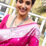 Rupali Bhosale Instagram - अरुंधती - आशुतोषच्या लग्नात संजनाचा साजशृंगार #aaikuthekaykarte #rupalibhosle #wedding #lokmat #lokmatfilmy