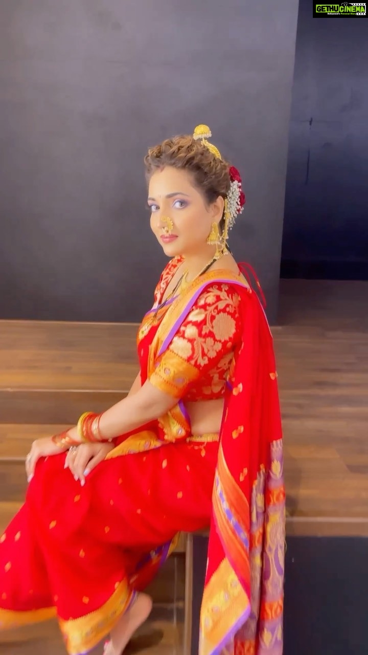 Rupali Bhosale Instagram - Pahayla visaru naka Aaplya Mansancha Aapla Sohala Star Pravah Parivaar Puraskar 2023 19th March la Sandhyakali 7pm la Aaplya @star_pravah var ❤️ Makeup @mhatresameer60 Hair @ruksar__99 Video @raju_chiluka31 . . . . . #LifeIsBeautiful #FeelLife #StarPravahParivaarPuraskar2023 #VideoShoot #TuesdayVibes #TuesdayMood #Rupalibhosle #InstaVideo #TrendingReels #RockingRupali #RupaliWinningHearts #KeepLoving #AaiKutheKayKarte #Sanjana🧿
