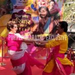 Rupali Bhosale Instagram - स्टार प्रवाह परिवार पुरस्कार २०२३ ला संजना आणि अनिरुद्ध यांची फुगडी 😍🌟 @rupalibhosle @milindgawali #starpravahparivar2023 #starpravahpuraskar2023 #purplemarathi #purplemarathiexclusive #rupalibhosle #milindgawali #reel #sanjana #anirudh Mumbai, Maharashtra