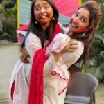 Rupali Bhosale Instagram - आई कुठे काय करते मालिकेतील कलाकारांनी लुटला धुळवडीचा आनंद... धुलिवंदनाच्या हार्दिक शुभेच्छा!! . . मराठी मनोरंजन क्षेत्रातील लेटेस्ट अपडेट साठी आत्ताच Follow करा 👉 @cineflix_marathi_official👈 Like, Comment and Share . . . #manuduuduzala #hruta #shalvakinjawadekar #sweekar#zeemarathiofficial#tejashripradhan #tejaswinipandit #hrutadurgule #veenajagtap #ishakeskar #priyabapat #poojasawant #shivanirangole #shivanisurve #hardeekjoshi #akshayanaik #akshayadeodhar #mandarjadhav #gautamideshpande #mrunmayeedeshpande #girijaprabhu #marathicouple #marathiactress