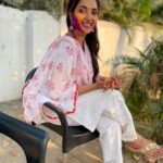 Rupali Bhosale Instagram - आई कुठे काय करते मालिकेतील कलाकारांनी लुटला धुळवडीचा आनंद... धुलिवंदनाच्या हार्दिक शुभेच्छा!! . . मराठी मनोरंजन क्षेत्रातील लेटेस्ट अपडेट साठी आत्ताच Follow करा 👉 @cineflix_marathi_official👈 Like, Comment and Share . . . #manuduuduzala #hruta #shalvakinjawadekar #sweekar#zeemarathiofficial#tejashripradhan #tejaswinipandit #hrutadurgule #veenajagtap #ishakeskar #priyabapat #poojasawant #shivanirangole #shivanisurve #hardeekjoshi #akshayanaik #akshayadeodhar #mandarjadhav #gautamideshpande #mrunmayeedeshpande #girijaprabhu #marathicouple #marathiactress