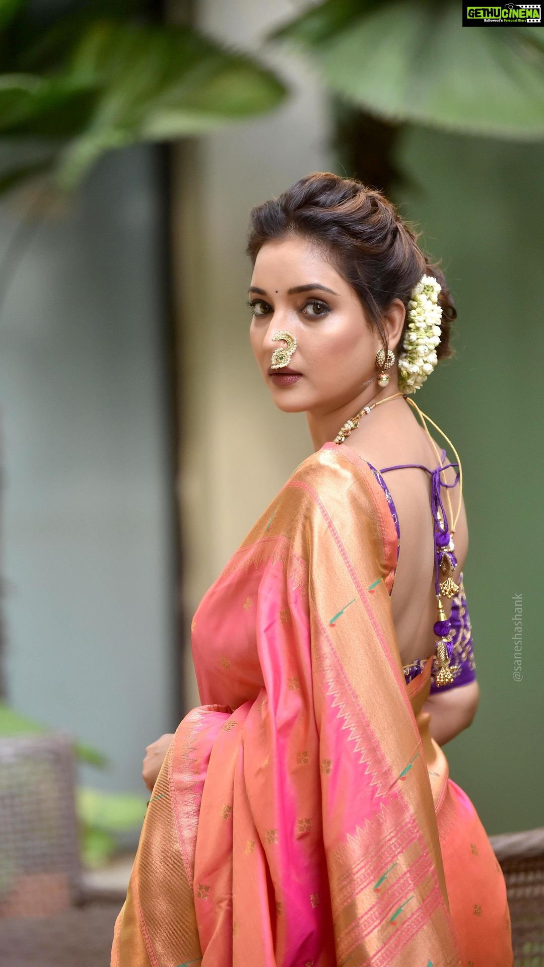 Rupali Bhosale Instagram - 💕✨💕 MUA @abolithattemuaofficial Video by @saneshashank Saree by @gauri.ethnic Managed by @its_ashwini_shendge @creativesparkcelebrity Location @hyattregencypune . . . . . . #SareeLove #LifeIsBeautiful #Saree #Traditional #GratitudeAttitude #TeamWork #WednesdayVibes #TrendingWending #FeelItReelIt #Fashion #Ootd #OotdFashion #RupaliBhosle #RockingRupali #RupaliWinningHearts #KeepLoving #AaiKutheKayKarte #Sanjana 🧿