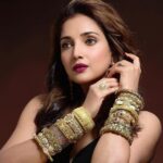 Rupali Bhosale Instagram - Gratitude! Gratitude! Gratitude! Happy and honoured to be the face of @rankajewellersofficial. Ranka’s exclusive gold and diamond bangles collection. Indulge your wrists in this magic at any of Ranka stores across Pune and Thane. Makeup @saurabh_kapade Styled by @paragjaysingpure Clicked by @amitdesaiphotography Managed by @creativesparkcelebrity @its_ashwini_shendge Brand @rankajewellersofficial . . . . . . . #RankaJewellers #RankaJewellers #Pune #IndianWedding #Bangles #Bracelets #BridalBangles #WeddingJewellery #Jewellery #BridalJewellery #Wedding #IndianBride #Bride #Fashion #JewelleryDesign #DesignerJewellery #FashionJewellery #LifeIsBeautiful #Saree #Traditional #GratitudeAttitude #TeamWork #RankaJewellers #Ad #ThursdayVibes #RupaliBhosle #RockingRupali #RupaliWinningHearts #KeepLoving