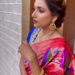 Rupali Bhosale Instagram - ✨❤️✨ JEWELLERY BY @jizajewellerystudio MUA @muaprachisabale Outfit by @Prisha_design_ Photography by @gauravk6677 Location @aisshwaryabanquethall . . . . . . . #PhotoOfTheDay #SareeLove #LifeIsBeautiful #Saree #Traditional #GratitudeAttitude #TeamWork #MondayVibes #PhotoShoot #Fashion #Ootd #OotdFashion #RupaliBhosle #RockingRupali #RupaliWinningHearts #KeepLoving #AaiKutheKayKarte #Sanjana 🧿