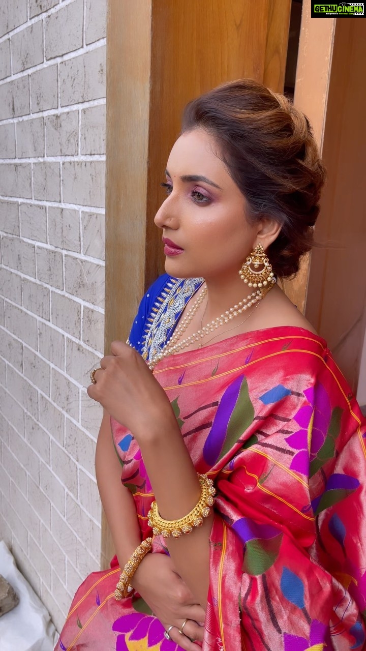Rupali Bhosale Instagram - ✨❤️✨ JEWELLERY BY @jizajewellerystudio MUA @muaprachisabale Outfit by @Prisha_design_ Photography by @gauravk6677 Location @aisshwaryabanquethall . . . . . . . #PhotoOfTheDay #SareeLove #LifeIsBeautiful #Saree #Traditional #GratitudeAttitude #TeamWork #MondayVibes #PhotoShoot #Fashion #Ootd #OotdFashion #RupaliBhosle #RockingRupali #RupaliWinningHearts #KeepLoving #AaiKutheKayKarte #Sanjana 🧿