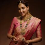 Rupali Bhosale Instagram - Gratitude! Gratitude! Gratitude! Happy and honoured to be the face of @rankajewellersofficial. Mangalsutra is not just a piece of jewellery. It is an amalgamation of traditions, relations and celebrations.. Ranka Jewellers presents Magic of Mangalsutra, an exclusive collection of gold and diamond mangalsutra. Shop from the stores across Pune, PCMC and Thane today! Makeup @saurabh_kapade Styled by @paragjaysingpure Clicked by @amitdesaiphotography Managed by @creativesparkcelebrity @its_ashwini_shendge Brand @rankajewellersofficial . . . . . . . #RankaJewellers #RankaJewellers #Pune #IndianWedding #Bangles #Bracelets #BridalBangles #WeddingJewellery #Jewellery #BridalJewellery #Wedding #IndianBride #Bride #Fashion #JewelleryDesign #DesignerJewellery #FashionJewellery #LifeIsBeautiful #Saree #Traditional #GratitudeAttitude #TeamWork #RankaJewellers #Ad #SundayVibes #RupaliBhosle #RockingRupali #RupaliWinningHearts #KeepLoving