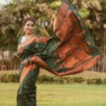 Rupali Bhosale Instagram – On a day when the wind is perfect, the sail just needs to open and the world is full of beauty. Today is such a day.

~ RuMi ~

Clicked by @ashayrtulalwar 
Saree by @gauri.ethnic 
Makeup by @mhatresameer60 
Hair and video by @ruksar__99 
Nath by @samarth_creation_2022 
Assistant @raju_chiluka31
.
.
.
.
.
.
.
#GoldenHour #Collaboration #RupaliXGauriEthnic #InstaPic #SareeLove #LifeIsBeautiful #Saree #Traditional #GratitudeAttitude #TeamWork #SaturdayVibes #Fashion #Ootd to #OotdFashion #RupaliBhosle #RockingRupali #RupaliWinningHearts #KeepLoving #AaiKutheKayKarte #Sanjana🧿