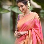 Rupali Bhosale Instagram - Wherever you stand be the soul of that place ~ RuMi ~ MUA @abolithattemuaofficial Saree by @gauri.ethnic Clicked by @saneshashank . . . . . . . #GoldenHour #PhotoOfTheDay #SareeLove #LifeIsBeautiful #Saree #Traditional #GratitudeAttitude #TeamWork #FridayVibes #Rumi #PhotoShoot #Fashion #Ootd #OotdFashion #RupaliBhosle #RockingRupali #RupaliWinningHearts #KeepLoving #AaiKutheKayKarte #Sanjana 🧿
