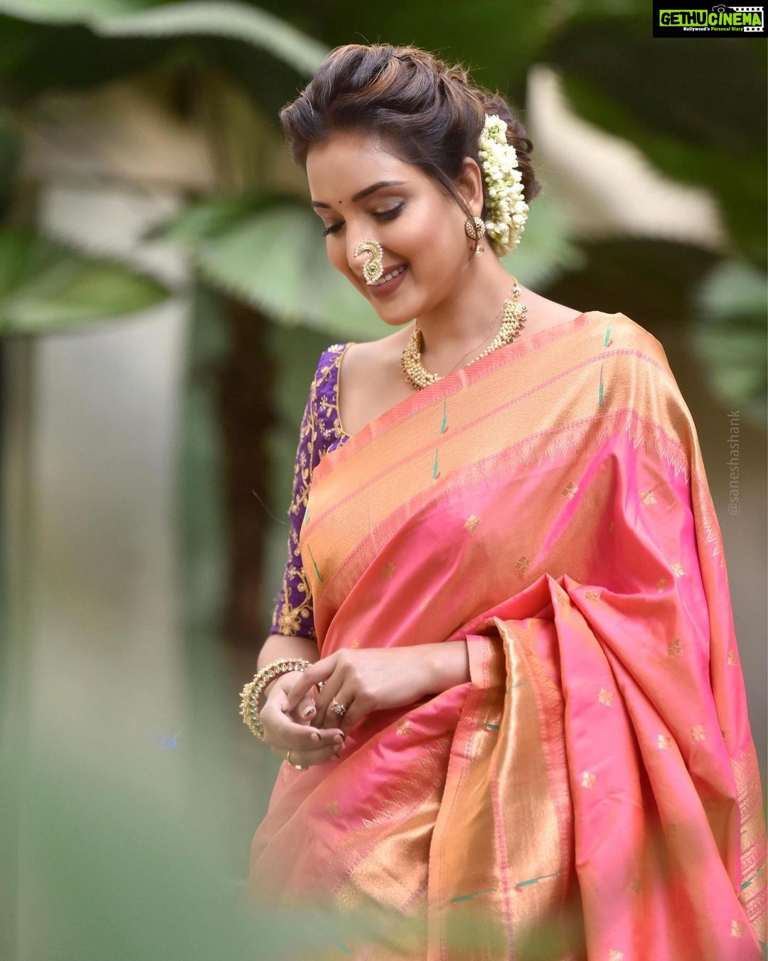 Rupali Bhosale Instagram - Wherever you stand be the soul of that place ~ RuMi ~ MUA @abolithattemuaofficial Saree by @gauri.ethnic Clicked by @saneshashank . . . . . . . #GoldenHour #PhotoOfTheDay #SareeLove #LifeIsBeautiful #Saree #Traditional #GratitudeAttitude #TeamWork #FridayVibes #Rumi #PhotoShoot #Fashion #Ootd #OotdFashion #RupaliBhosle #RockingRupali #RupaliWinningHearts #KeepLoving #AaiKutheKayKarte #Sanjana 🧿