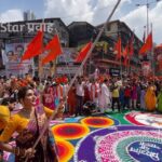 Rupali Bhosale Instagram - गिरगाव शोभायात्रेत सहभागी होऊन स्टार प्रवाहच्या कलाकारांनी साजरा केला आपला गुढीपाडवा 😍 मराठी नवीन वर्षाच्या हार्दिक शुभेच्छा..!! #girgaonshobhayatra #गुढीपाडवा #GudhiPadwa2023 #StarPravah @rupalibhosle Girgaon, Maharashtra, India