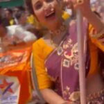 Rupali Bhosale Instagram - ढोल-ताश्यांच्या गजरात पार पडला स्टार प्रवाहच्या मराठी दिनदर्शिकेचा लोकार्पण सोहळा @rupalibhosle @milindgawali @priyamarathe @samruddhi.kelkar @star_pravah #gudipadwa #marathinewyear #newyear #traditionaldance #dhol #dholtasha #marathicelebrity #marathicelebs #marathiactress #marathientertainment #marathinews #rupalibhosale #milindgawali #priyamarathe #aaikuthekaykarte #starpravah #ModernMarathi