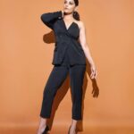 Saiyami Kher Instagram - 🖤 @primevideoin Outfit @ankitabajajlabel Earrings @hcraftjewellery Styling @shreejarajgopal Hair @divya.naik25 Assisted by @poojagulabani Photos @rishabhkphotography