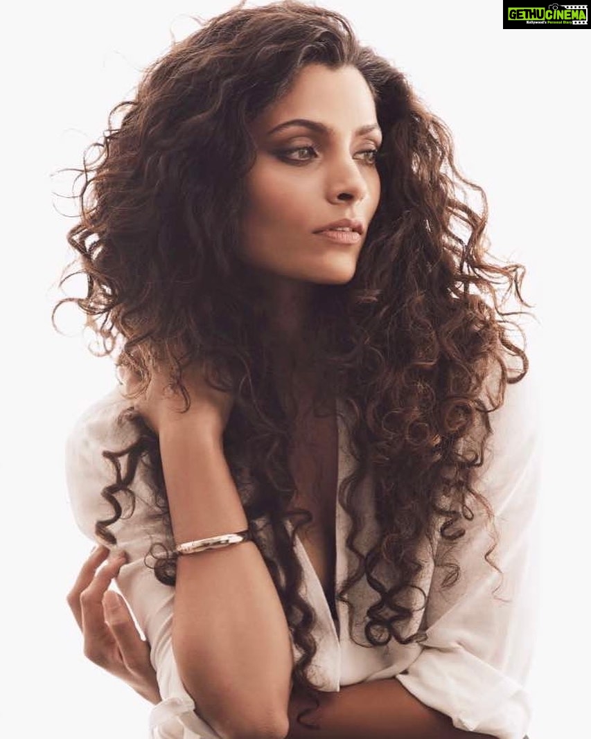 Saiyami Kher Instagram - Daydreamer With eyes that make you melt He lends his coat for shelter Plus he's there for you When he shouldn't be But he stays all the same Waits for you Then sees you through 🎵🎵