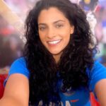 Saiyami Kher Instagram - Jeetega bhai jeetega… 🙌🏽 I’m set in my old jersey because we won the WC when I wore this jersey. Match day superstitions are a real thing! Join me and the gang on @cricbuzzofficial for Match party! #INDvPAK #T20WorldCup2021