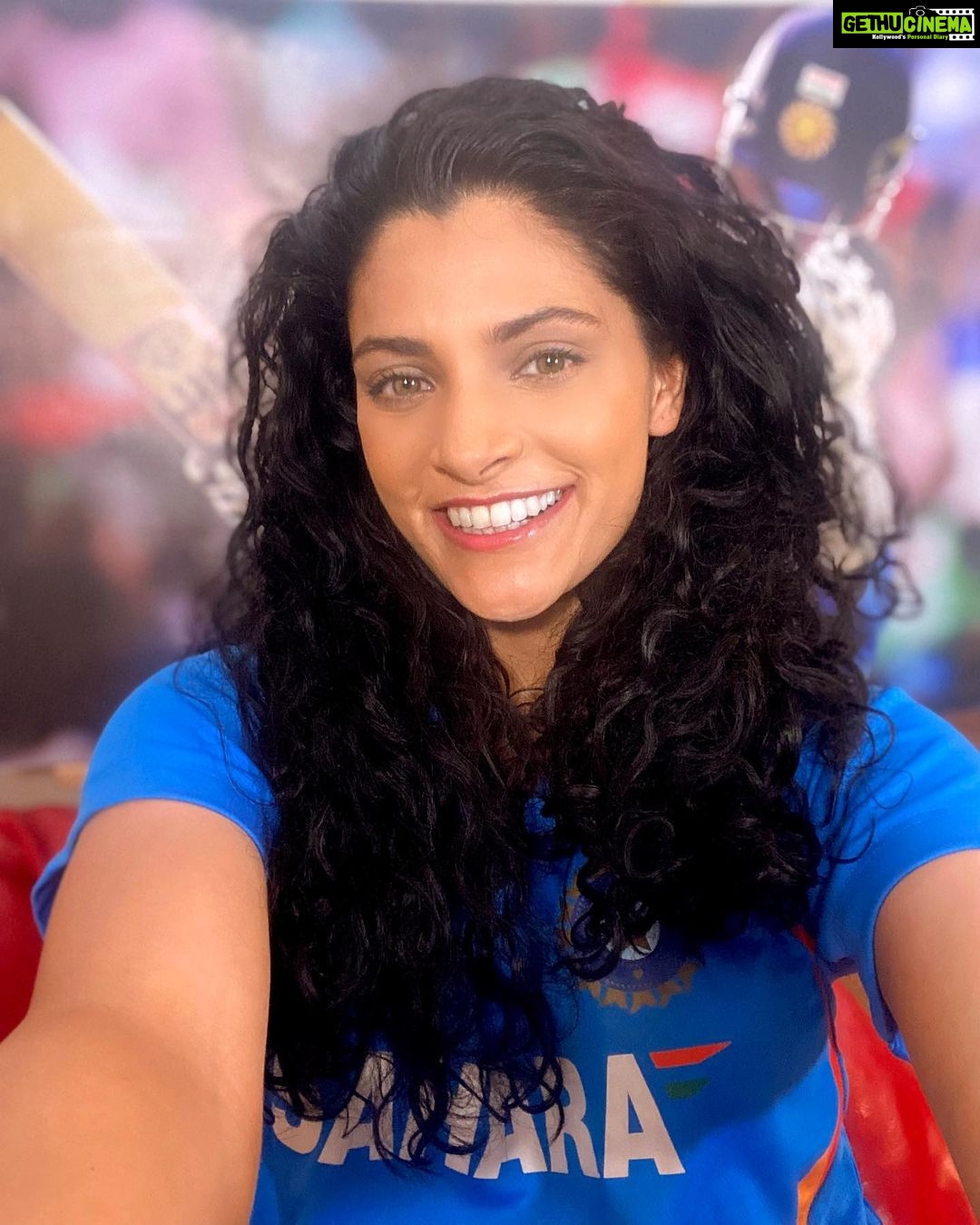 Saiyami Kher Instagram - Jeetega bhai jeetega… 🙌🏽 I’m set in my old jersey because we won the WC when I wore this jersey. Match day superstitions are a real thing! Join me and the gang on @cricbuzzofficial for Match party! #INDvPAK #T20WorldCup2021