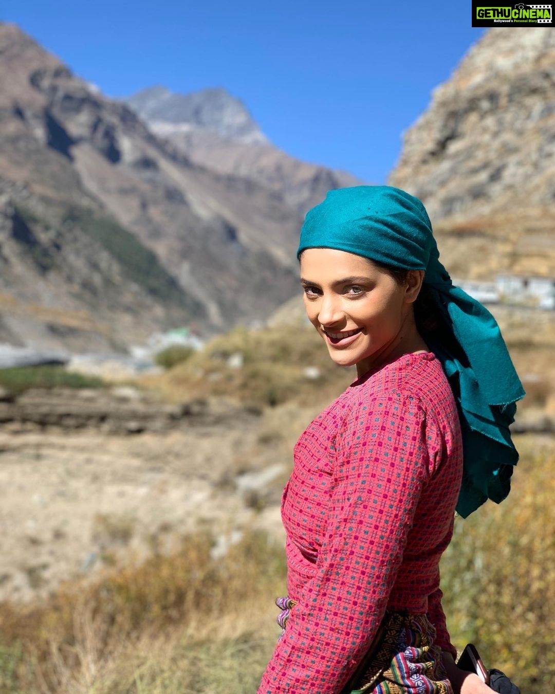 Saiyami Kher Instagram - Happy memories on shoot 🕊