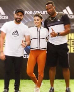 Saiyami Kher Instagram - My name is Saiyami. I am an actor, an athlete, a dreamer and a believer. When I train I, I train to become a better version of myself. I feel strong, resilient and happy. Running has been my support system as an actor, especially when I’m down and out. It has helped clear my mind. It has inspired me and I have gotten to rub shoulders with the best athletes in the world. It has taught me that if you believe, than impossible is nothing. 
#impossibleisnothing #madepossiblewithadidas @adidas