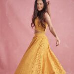 Saiyami Kher Instagram - The sunflower mood 🌻 Shot by @akshay.rao.visuals Outfit @houseofeda Styled by @shnoy09 Hair @kimberlyychu