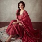 Saiyami Kher Instagram - Dumm dara dum dara mast mast dara Dum dara Dum Dum 🎵🎵 Styled by @shnoy09 HMU @prachirajaney Shot by @kadamajay Mojris @fizzygoblet Outfit @punitbalanaofficial Jwellery @razwada.jewels Managed by @bysamrinsayed