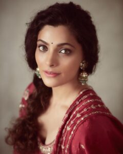 Saiyami Kher Instagram - भोली भाली 
.
Styled by @shnoy09 
HMU @prachirajaney 
Shot by @kadamajay 
Mojris @fizzygoblet
Outfit @punitbalanaofficial 
Jwellery @razwada.jewels 
Managed by @bysamrinsayed