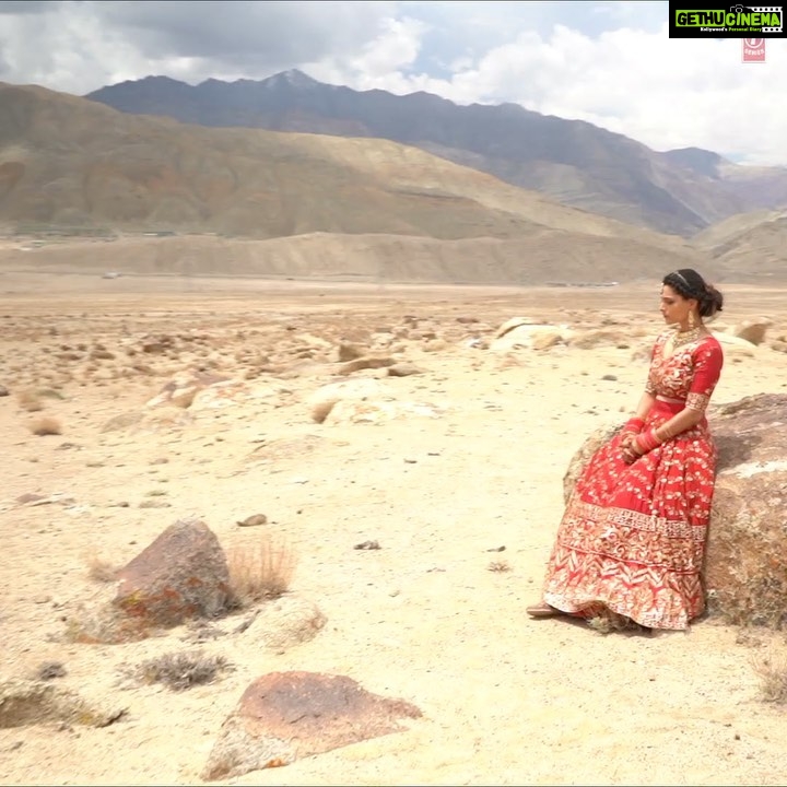 Saiyami Kher Instagram - Seene se lagakar sun vo dhadkan, jo har pal tujhe milne ki zid karti hai. #DilLautaDo releases on 28th July, 2021. Stay Tuned! #tseries @tseries.official #BhushanKumar @sunsunnykhez @jubin_nautiyal @payaldevofficial @kunaalvermaa @navjitbuttar @adityadevmusic