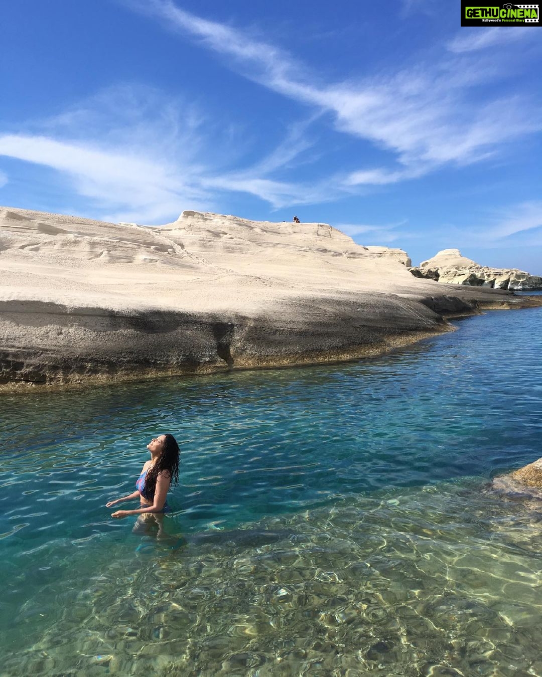 Saiyami Kher Instagram - A clean plastic free ocean, the blue water and a covid free life. Really hope we reunite. #worldoceansday